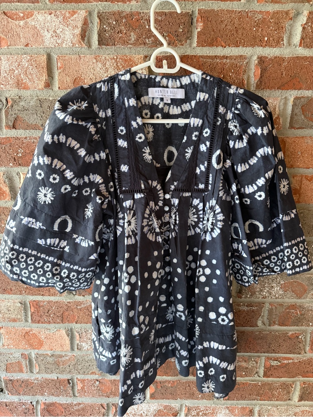 HUNTER BELL Navy and White Tie-Dye Peasant Blouse size small